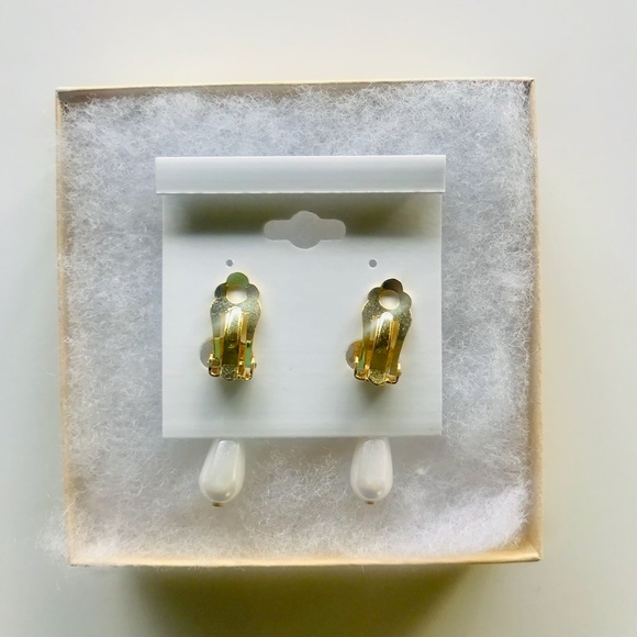 White & Gold Dangly Clip-On Earrings NWT - Picture 3 of 3